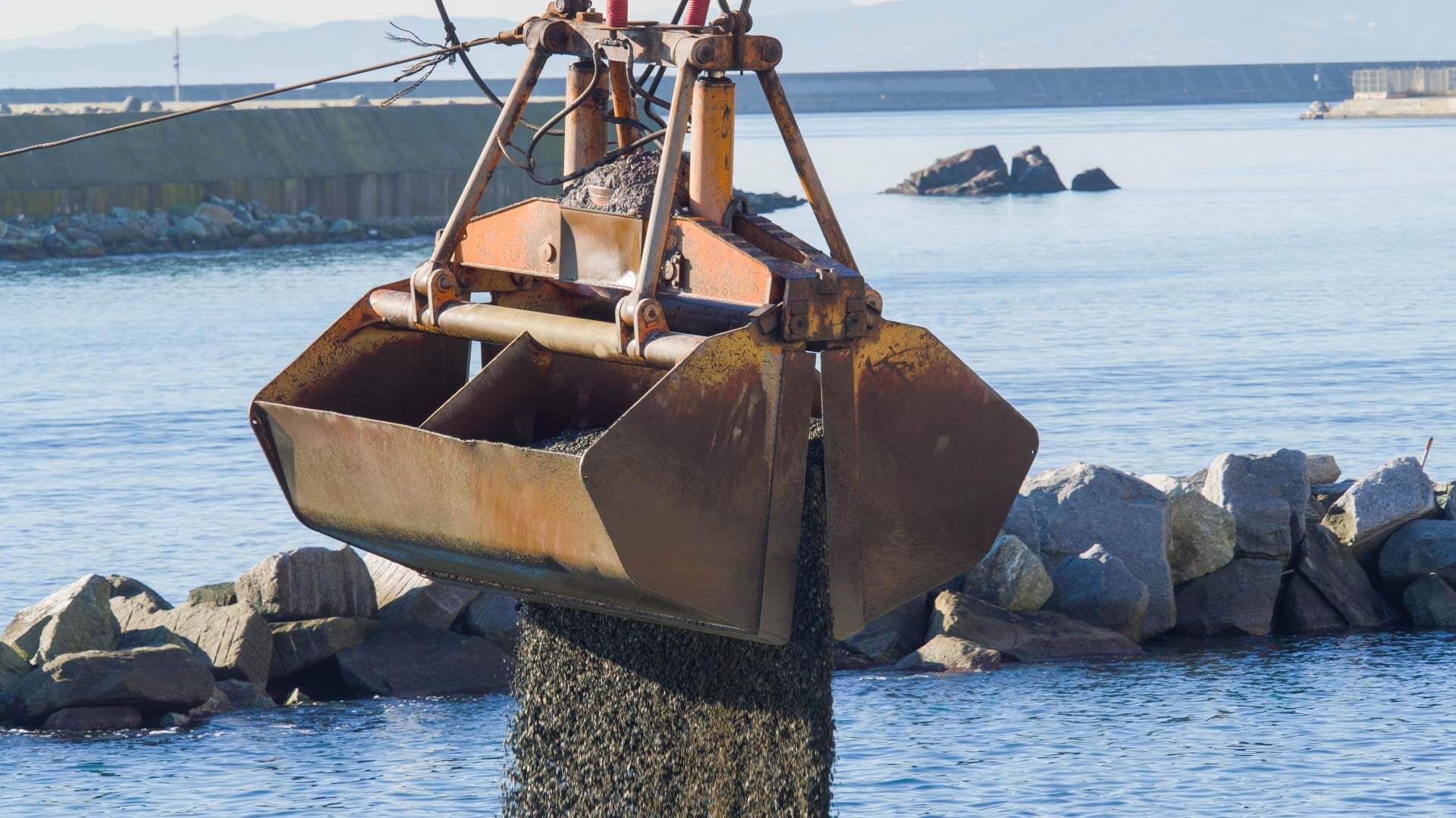 Material Handling in Mechanical Dredging Strategies for Efficient Sediment Removal and Disposal