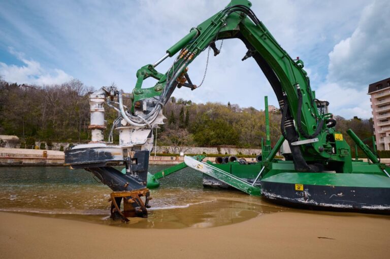 A Deep Dive into Dredging Machines How They Work and Where They_re Used