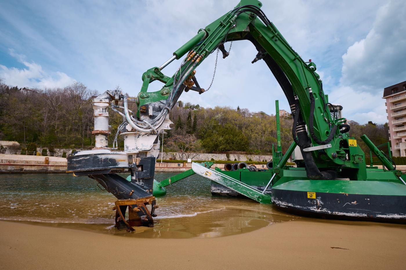 A Deep Dive into Dredging Machines How They Work and Where They_re Used